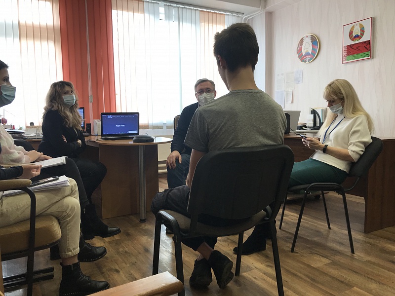 Consulting session for specialists in interviewing adolescents in contact with the law